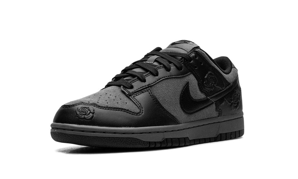 Dunk Low WMNS "Black Roses"