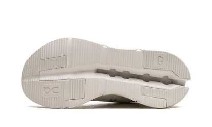 On Running Cloudnova Undyed-White